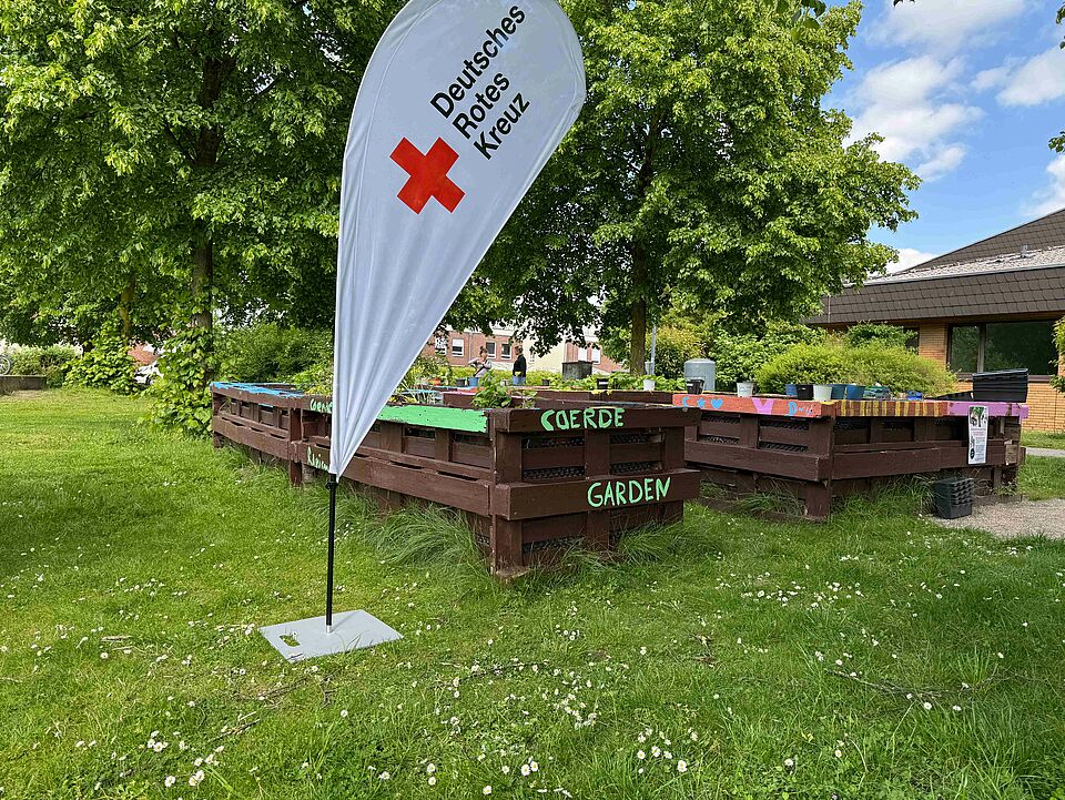 Coerde Garden Beete Hochbeete und eine DRK-Beachflag